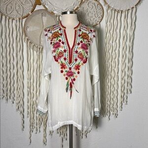 Johnny Was Embroidered Roll Tab Sleeve White Rayon Blouse Oversized Small